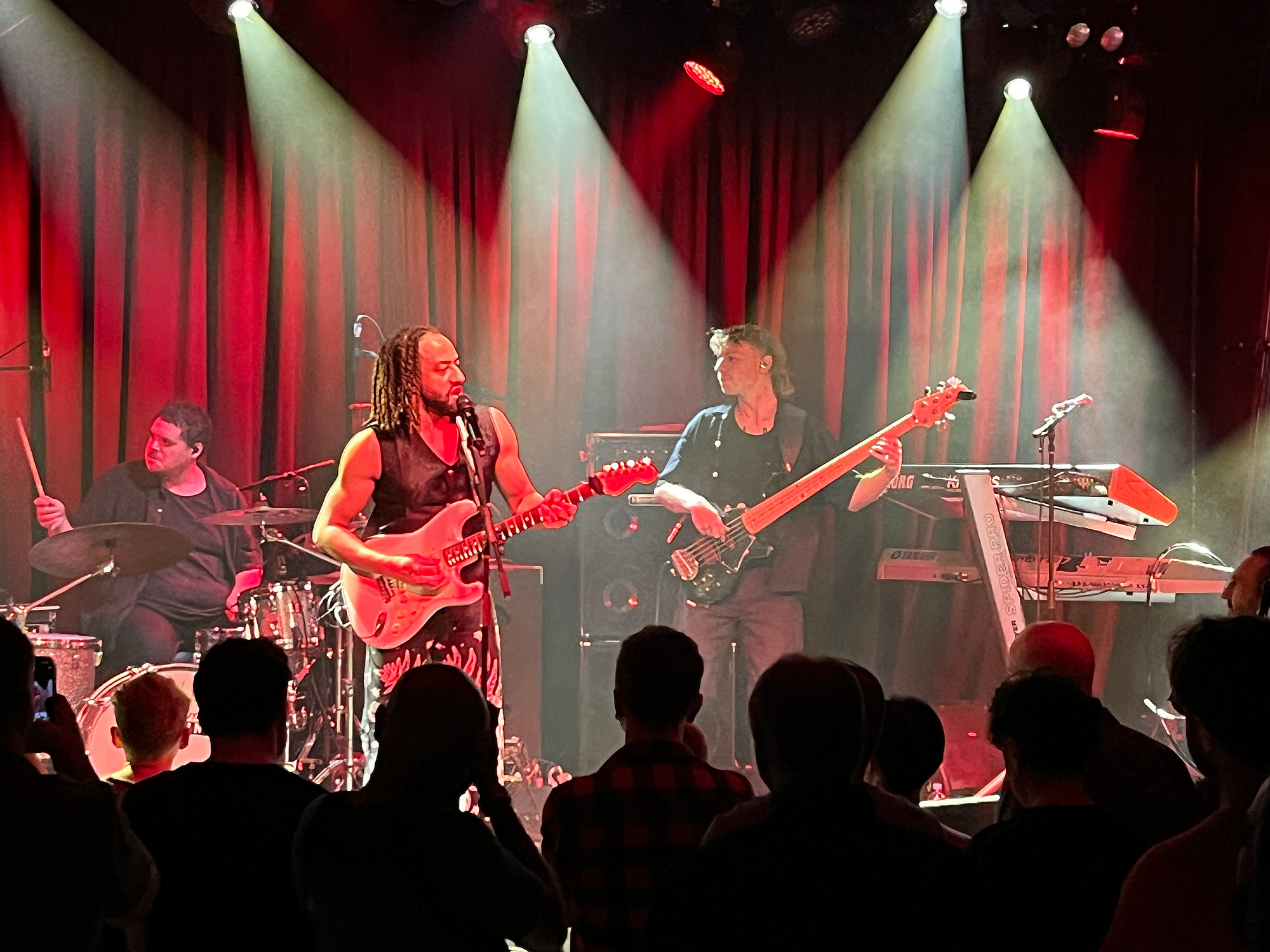 JaronJay2026-02-13TheGovernorHindmarshHotelAdelaideAustralia (2).jpg